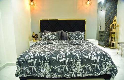 Gulberg Apartamento | Chic Noir 1 Bedroom Apartment Gulberg
