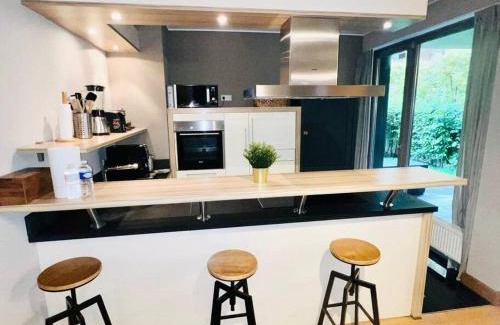Neudorf-Weimershof Apartamento | Chic one bedroom with parking&terrace-KIR22