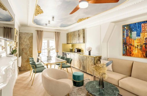 Quartier du Faubourg-Montmartre Apartamento | CHIC PARISIAN RETREAT: LUXURY 3-BEDROOM APARTMENT NEAR LOUVRE AND LE MARAIS