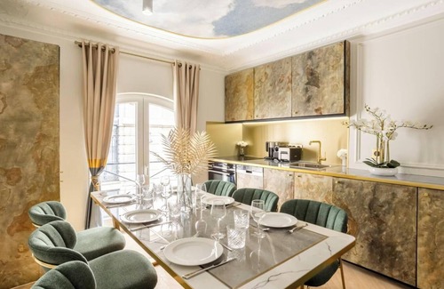 Quartier du Faubourg-Montmartre Apartamento | CHIC PARISIAN RETREAT: LUXURY 3-BEDROOM APARTMENT NEAR LOUVRE AND LE MARAIS