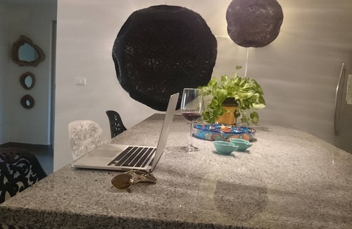 La Veleta Condominio | Elegante ático, terraza en la azotea con vistas, jardín y piscina, estacionamiento