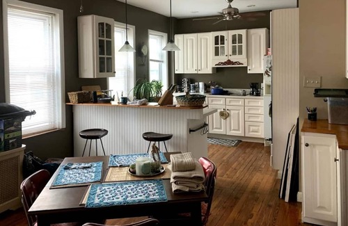 Roxborough-Manayunk Casa | Chic Philly Retreat: Entire Home w/ Garden