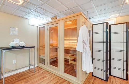 Long Pond Casa | Chic Pocono Hideaway with Private Indoor Sauna
