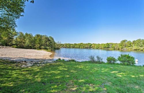 Long Pond Casa | Chic Pocono Hideaway with Private Indoor Sauna