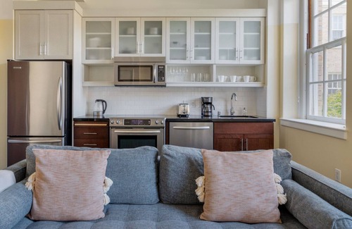 Presidio Apartamento | Chic Presidio Heights 1BR w/ Gym, nr Trails, Beach & Golf, by Blueground