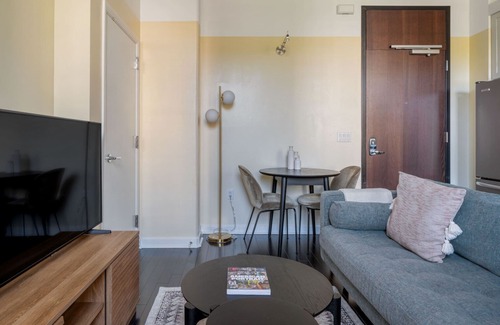 Presidio Apartamento | Chic Presidio Heights 1BR w/ Gym, nr Trails, Beach & Golf, by Blueground