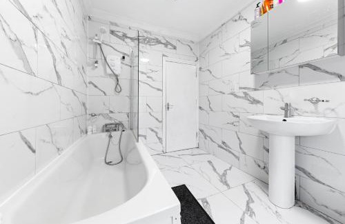 Hoe Street Casa | Chic Private Bedroom In Central London Near Tube - Bedroom1