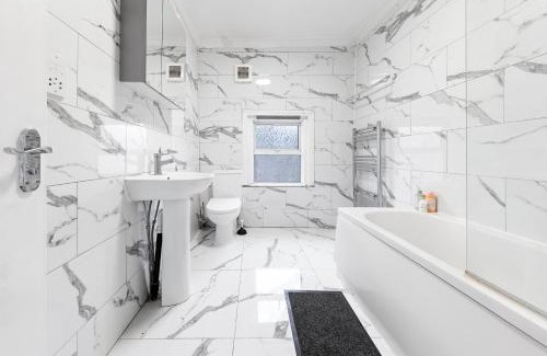 Hoe Street Casa | Chic Private Bedroom In Central London Near Tube - Bedroom1