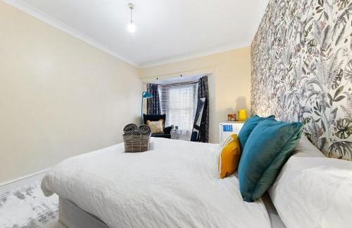 Hoe Street Casa | Chic Private Bedroom In Central London Near Tube - Bedroom1
