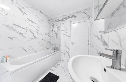 Hoe Street Casa | Chic Private Bedroom In Central London Near Tube - Bedroom1