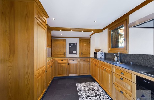 Randogne Chalet De Esquí | Chic, quiet and luxurious 5-bedroom chalet - perfect for families