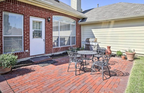 Plano Casa | Chic Ranch-Style Plano Home w/ Private Yard!