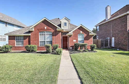 Plano Casa | Chic Ranch-Style Plano Home w/ Private Yard!