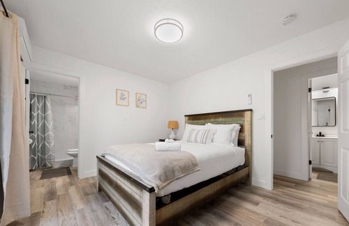 Carmichael Casa | Chic Remodeled 3BD|2BA House w/ Huge Outdoor Space