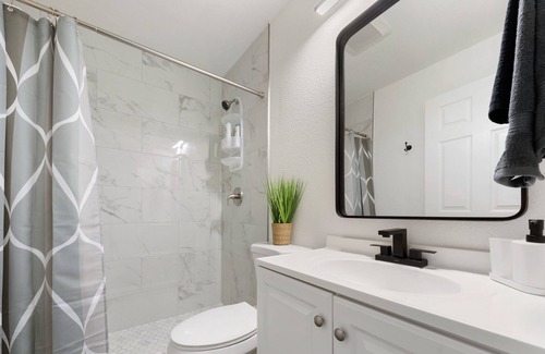 Carmichael Casa | Chic Remodeled 3BD|2BA House w/ Huge Outdoor Space