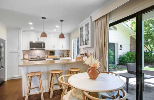 Napa Condominio | Chic Resort Retreat : Pool Access, Kitchen, Patio