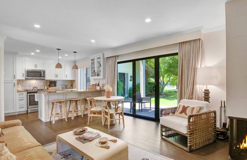 Napa Condominio | Chic Resort Retreat : Pool Access, Kitchen, Patio