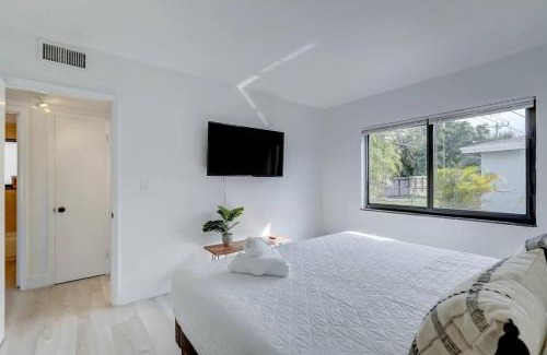Imperial Point Apartamento | Chic Retreat: 2BR Apartment!