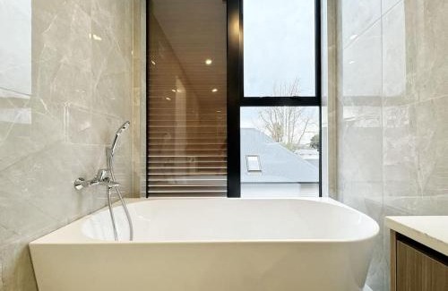 Greenlane Casa | Chic Retreat 3Beds Luxury Townhouse - ASB showgrounds & Cornwall Park