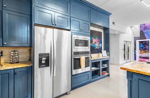 Victoria Park Apartamento | Chic Retreat | Heated Pool & Floats|Close to Beach