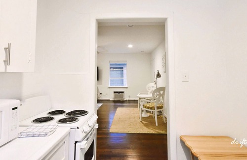 Boulevard Oaks Apartamento | Chic Retreat in Museum District with Communal Pool