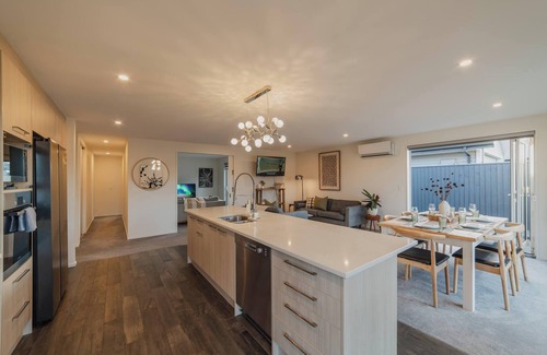 Halswell Casa | Chic Retreat - Modern Comforts & Game Room Fun!