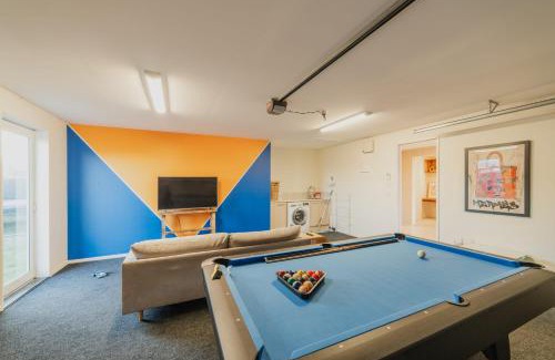 Halswell Casa | Chic Retreat - Modern Comforts & Game Room Fun