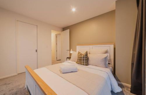 Halswell Casa | Chic Retreat - Modern Comforts & Game Room Fun
