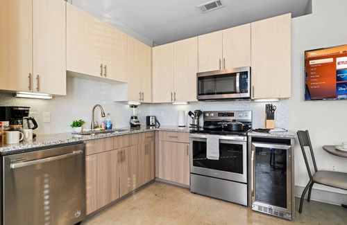 Fort Worth Apartamento | Chic Retreat | Poolside Comfort