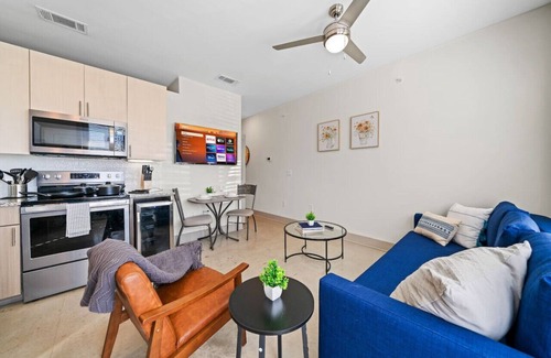 Fort Worth Apartamento | Chic Retreat | Poolside Comfort