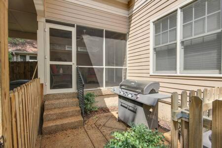 Hillsboro West End Casa | Chic Retreat Steps From Vanderbilt University