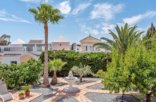 Nerja Chalet De Esquí | Casa elegante con gran jardín cerca de Burriana