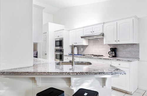 Fresno Casa | Chic River Bluff Home for Professionals & Families