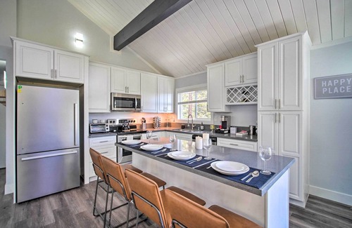 Running Springs Cabina | Chic Running Springs Forest Cabin w/ Deck!