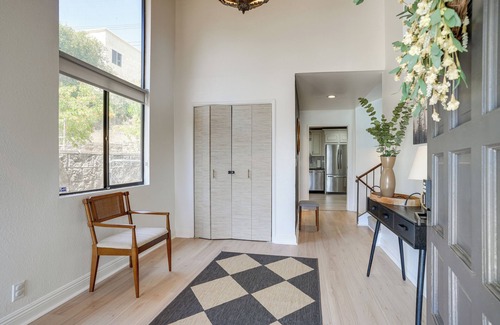 Santa Paula Casa | Chic Santa Paula Home w/ Mountain & City Views!
