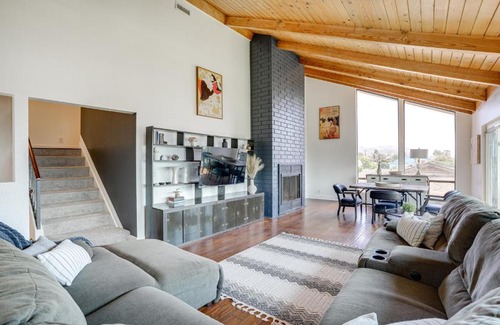 Santa Paula Casa | Chic Santa Paula Home with Mountain and City Views!