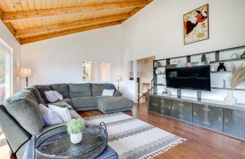 Santa Paula Casa | Chic Santa Paula Home with Mountain and City Views!