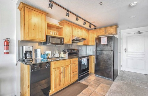 Central Colorado Springs Apartamento | Chic Skyview Studio Downtown Colorado Springs