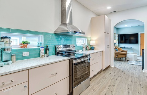 Indianapolis Cabaña | Chic ‘SoBro Charmer’ w/ Covered Porch!