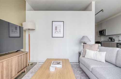 South Loop Apartamento | Chic South Loop Jr 1BR w/ Lounge, Pool & Gym nr Grant Park, by Blueground
