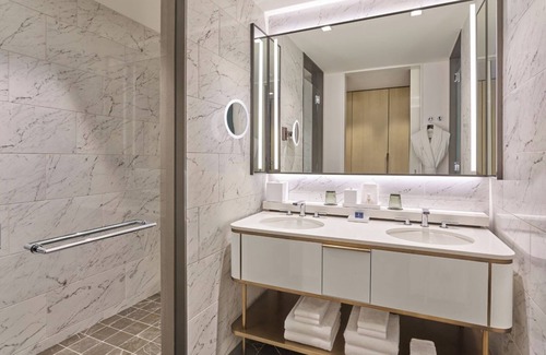 Fort Worth Cultural District Hotel | Chic Space w/ Balcony Near Major Fort Worth Attractions