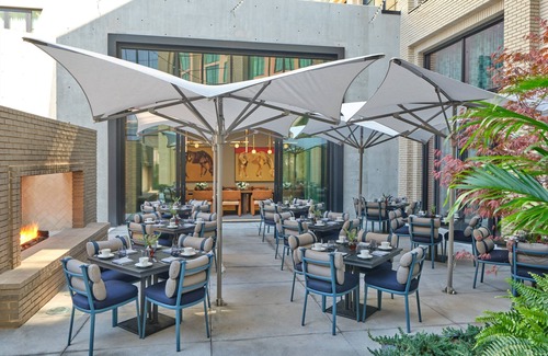 Fort Worth Cultural District Hotel | Chic Space w/ Balcony Near Major Fort Worth Attractions