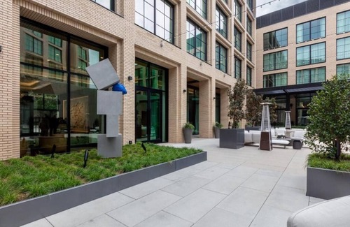Fort Worth Cultural District Hotel | Chic Space w/ Balcony Near Major Fort Worth Attractions