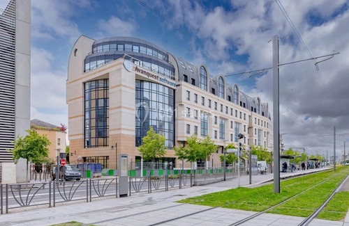 La Garenne-Colombes Apartamento | Chic, spacious 3-bedroom apartment just a stone's throw from Paris