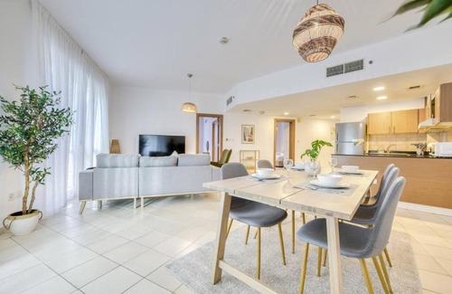 Dubai Production City Apartamento | Chic Spacious 2BR in Dubai Production City