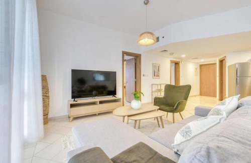Dubai Production City Apartamento | Chic Spacious 2BR in Dubai Production City