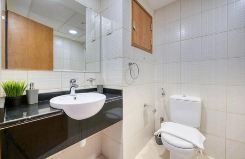 Dubai Production City Apartamento | Chic Spacious 2BR in Dubai Production City