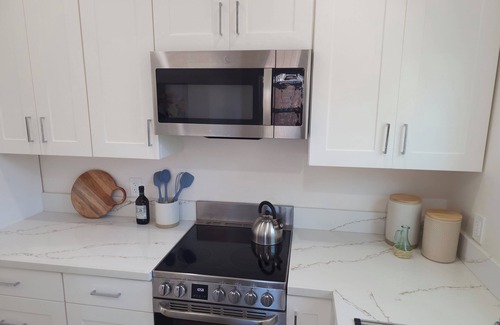 Westside Cabaña | Chic Spanish Casita in beautiful Santa Barbara with WiFi and AC