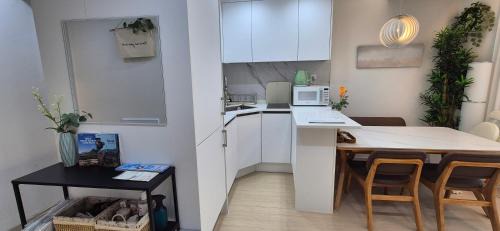 Hapjeong-dong Apartamento | Chic Stay 홍대 합정 신촌 # 최대8인 # 신축 엘리베이터 # 무료짐보관 # 무료주차