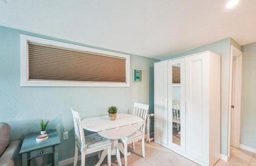 Siesta Key Village Apartamento | Chic Studio Cottage - Walk to Siesta Key Beach!